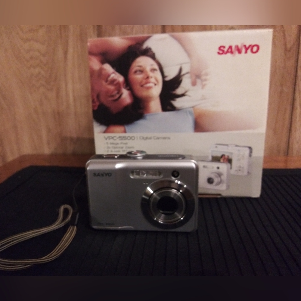 Sanyo VPC 5500 digital camera